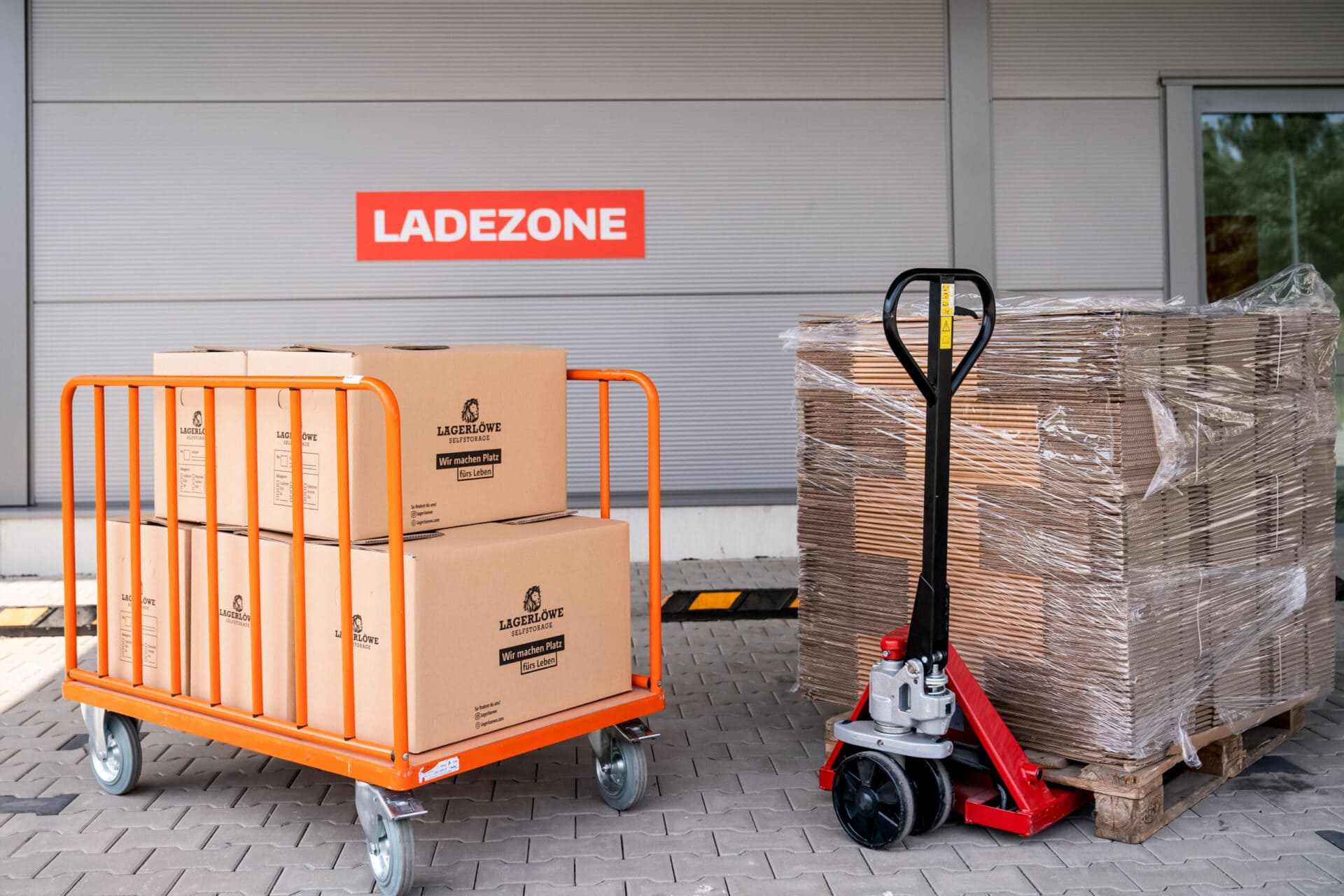 Lagerlöwe Selfstorage | lagerloewe essen ladezone outdoor 3